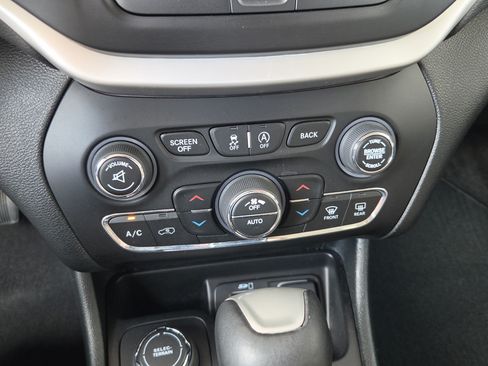 Used 2016 Jeep Cherokee Limited w/ Trailer Tow Group AWD/4WD image 15