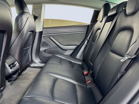 Used 2019 Tesla Model 3 Standard Range RWD image 9