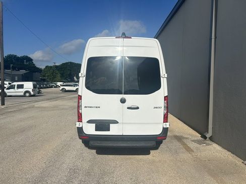 Used 2024 Mercedes-Benz Sprinter 2500 image 4