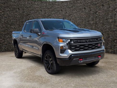 Used 2024 Chevrolet Silverado 1500 Custom Trail Boss w/ LPO, Dark Essentials Package AWD/4WD image 2