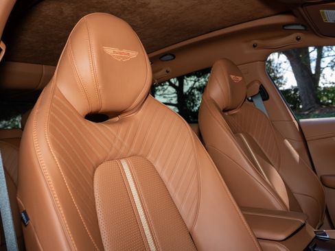 Used 2025 Aston Martin DBX 707 image 16