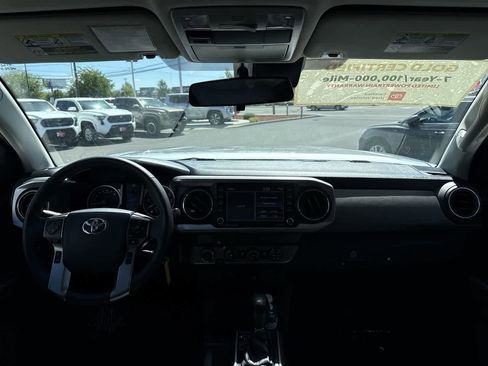 Used 2020 Toyota Tacoma SR5 w/ SR5 Appearance Package (SM) AWD/4WD image 15