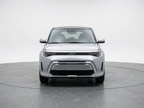 Used 2025 Kia Soul LX w/ LX Technology Package FWD image 2