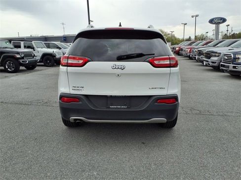 Used 2017 Jeep Cherokee Limited image 5