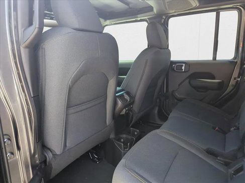 New 2025 Jeep Gladiator Sport image 18