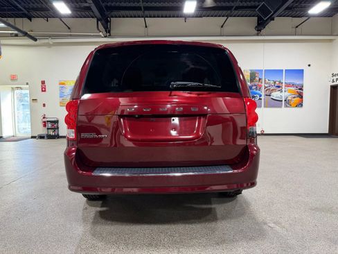 Used 2019 Dodge Grand Caravan SE image 6