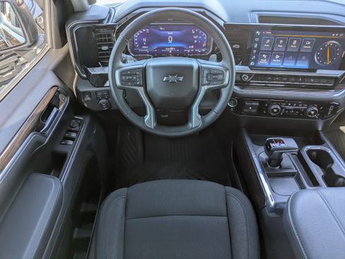 Used 2024 Chevrolet Silverado 1500 LT Trail Boss w/ Convenience Package II image 4