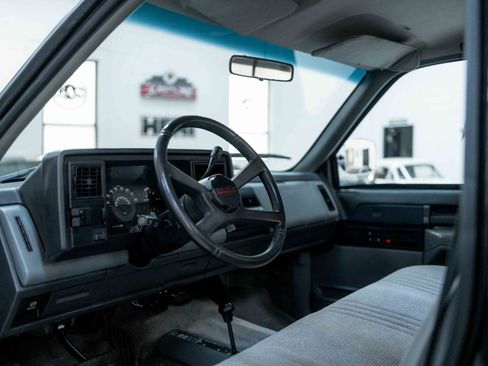 Used 1988 Chevrolet Silverado 1500 4x4 Regular Cab image 2