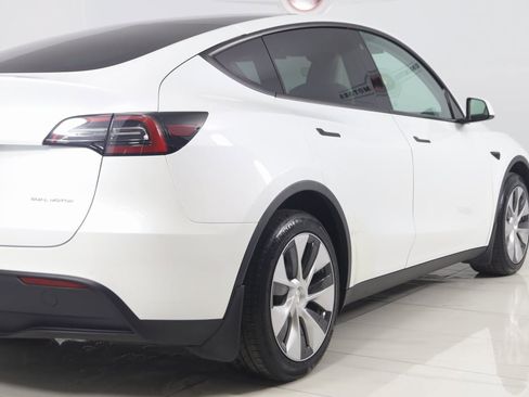 Used 2022 Tesla Model Y Long Range image 45