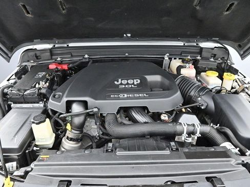 Used 2021 Jeep Wrangler Unlimited Rubicon AWD/4WD image 36