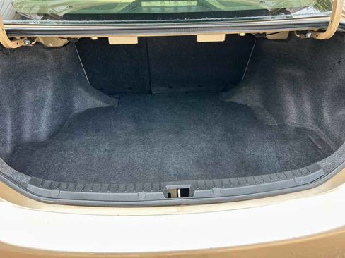 Used 2012 Toyota Corolla L FWD image 16