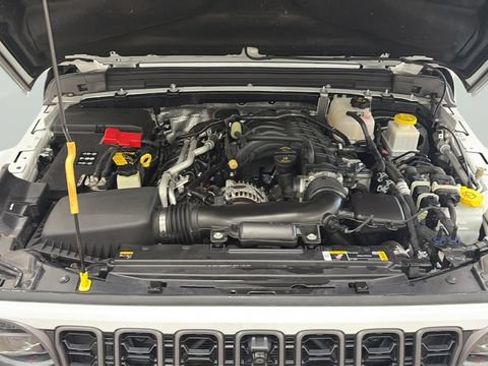 Used 2024 Jeep Gladiator Mojave AWD/4WD image 33