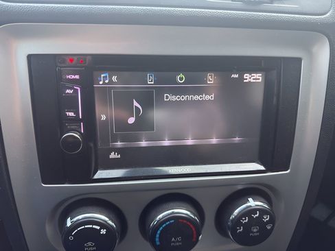 Used 2010 Dodge Challenger SE image 10