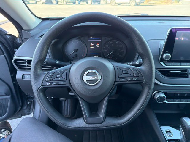 Used 2025 Nissan Altima 2.5 S FWD image 12