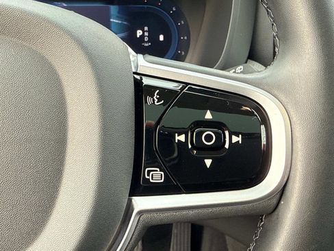 Certified 2025 Volvo XC60 B5 Plus image 27