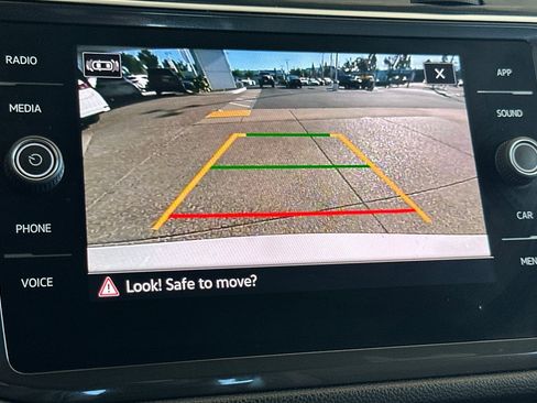 Used 2022 Volkswagen Tiguan SE R-Line image 16