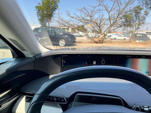 Used 2024 Lincoln Nautilus Premier image 34