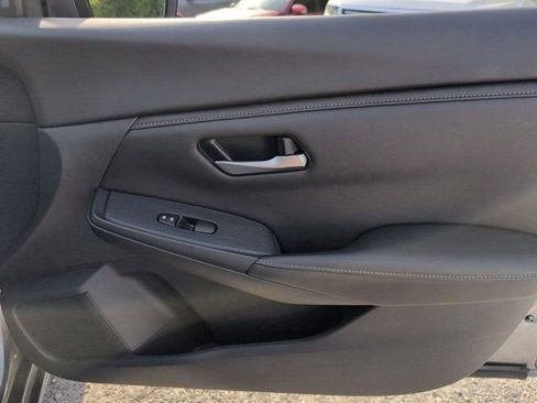 Used 2025 Nissan Sentra SV FWD image 32