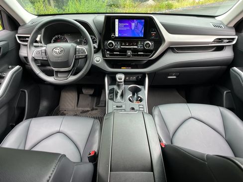 Used 2026 Toyota Highlander XLE AWD/4WD image 13