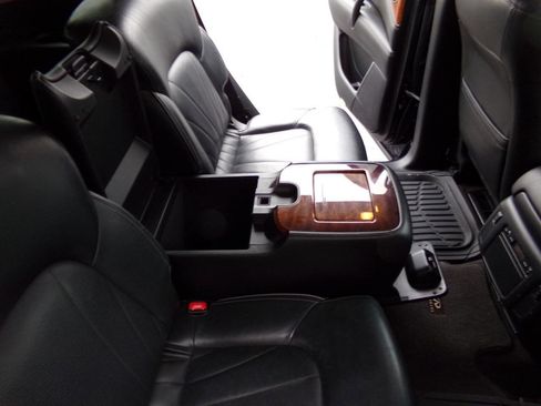 Used 2015 INFINITI QX80 4WD w/ Deluxe Technology Package image 28