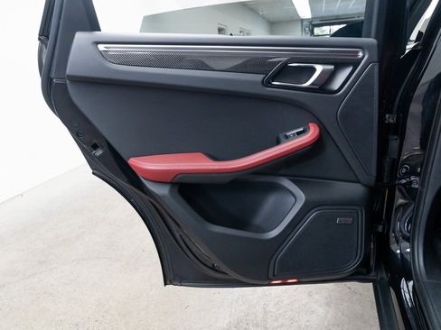 Used 2023 Porsche Macan S image 20