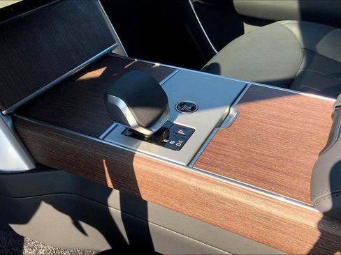 New 2025 Land Rover Range Rover Long Wheelbase SE AWD/4WD image 8
