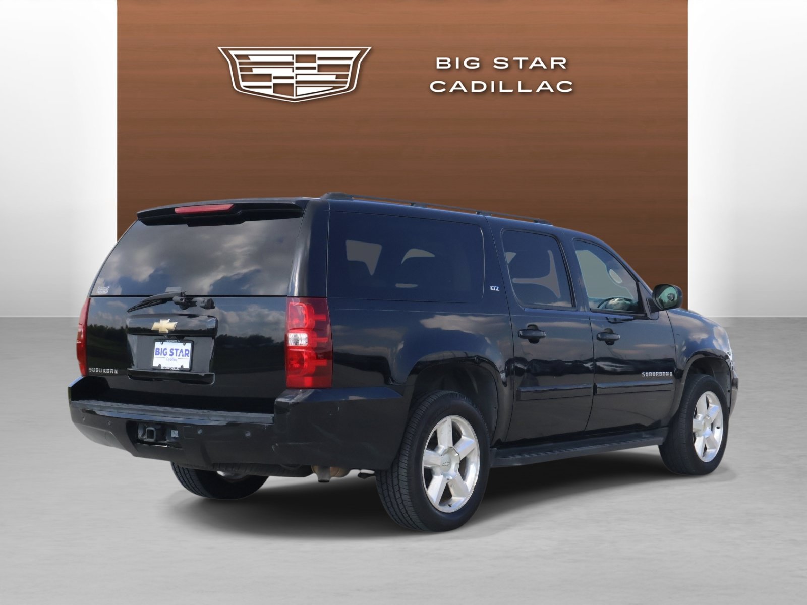 Used 2007 Chevrolet Suburban LTZ w/ LTZ Preferred Equipment Group RWD image 5