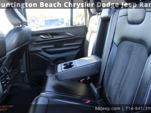 Used 2023 Jeep Grand Cherokee Altitude image 34