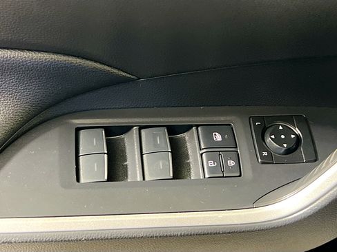 Used 2022 Toyota RAV4 SE image 16