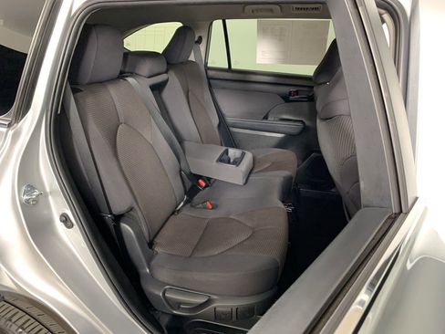 Used 2024 Toyota Highlander LE image 39
