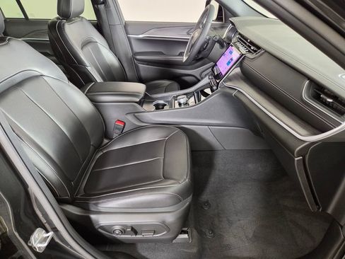 Used 2024 Jeep Grand Cherokee Limited w/ Luxury Tech Group II RWD image 22