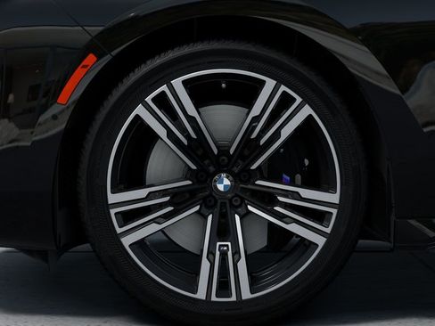 Used 2025 BMW 760i xDrive w/ Executive Package image 40