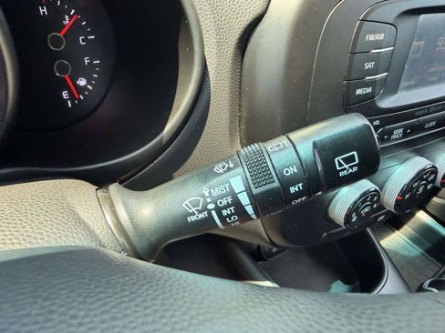 Used 2015 Kia Soul + FWD image 27