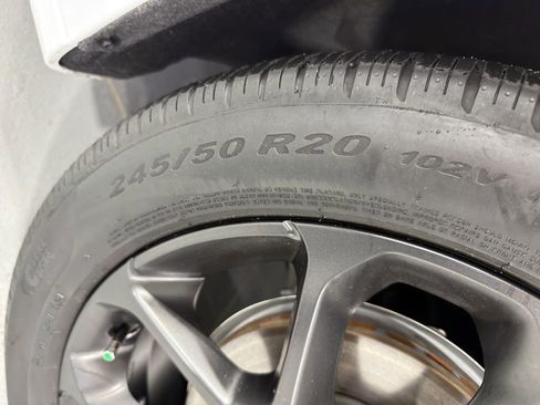 Used 2025 Chrysler Pacifica Limited image 15