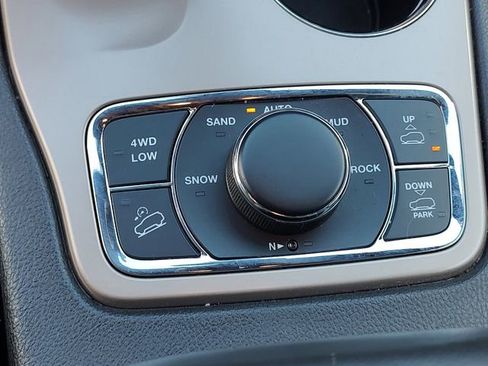 Used 2015 Jeep Grand Cherokee Overland image 19