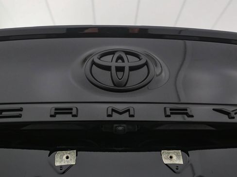 Used 2024 Toyota Camry SE image 11