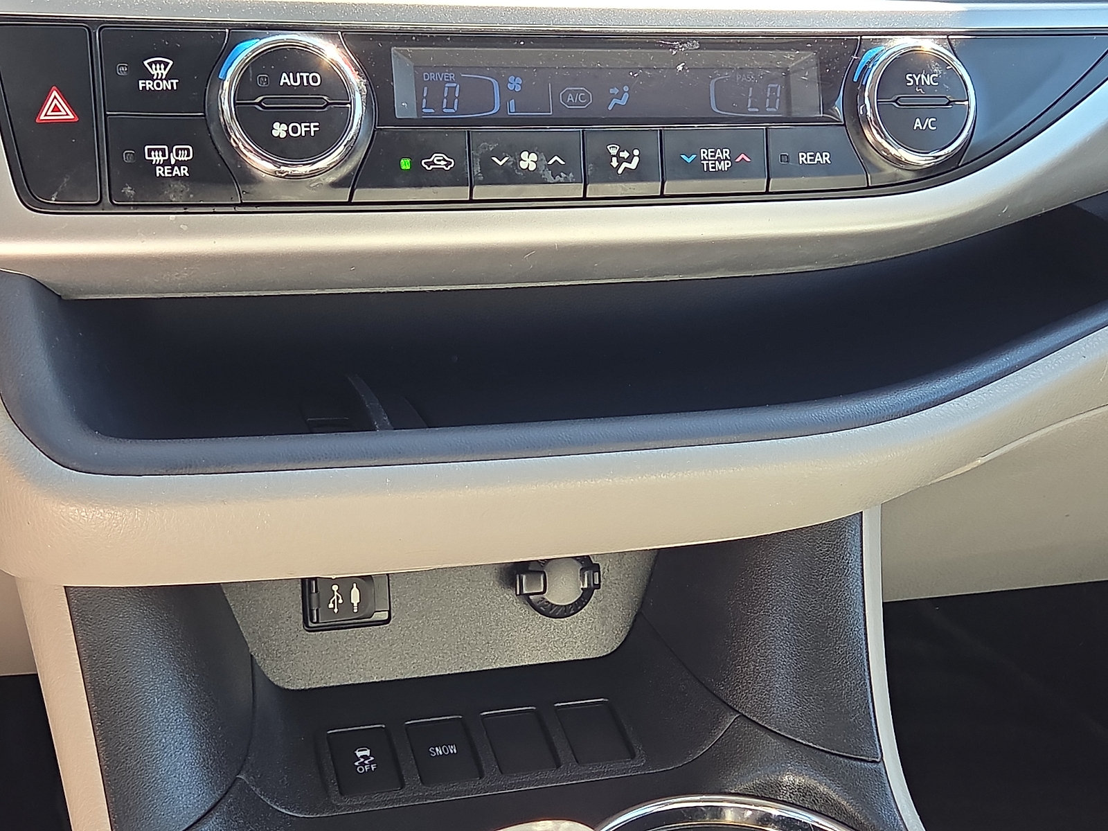 Used 2016 Toyota Highlander Plus FWD image 20