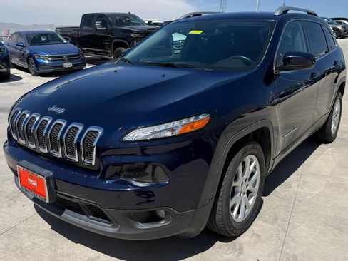 Used 2016 Jeep Cherokee Latitude w/ Comfort & Sound Group FWD image 4