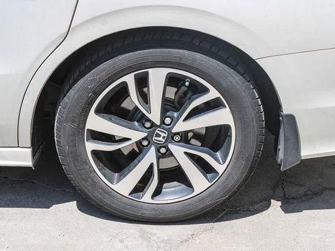 Used 2018 Honda Odyssey Elite image 6