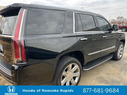 Used 2017 Cadillac Escalade Luxury image 4