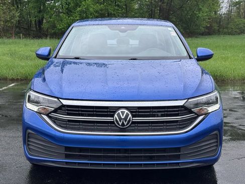 Used 2023 Volkswagen Jetta SE FWD image 3