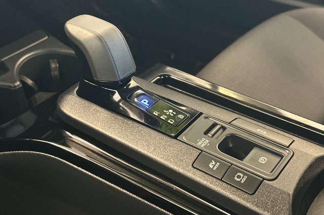 Certified 2025 Toyota Prius LE FWD image 26
