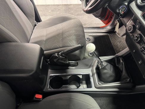 Used 2017 Toyota Tacoma TRD Off-Road image 21