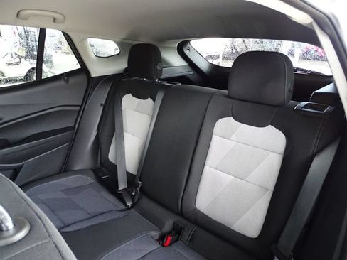 Used 2024 Chevrolet Trax LS w/ LS Convenience Package FWD image 9