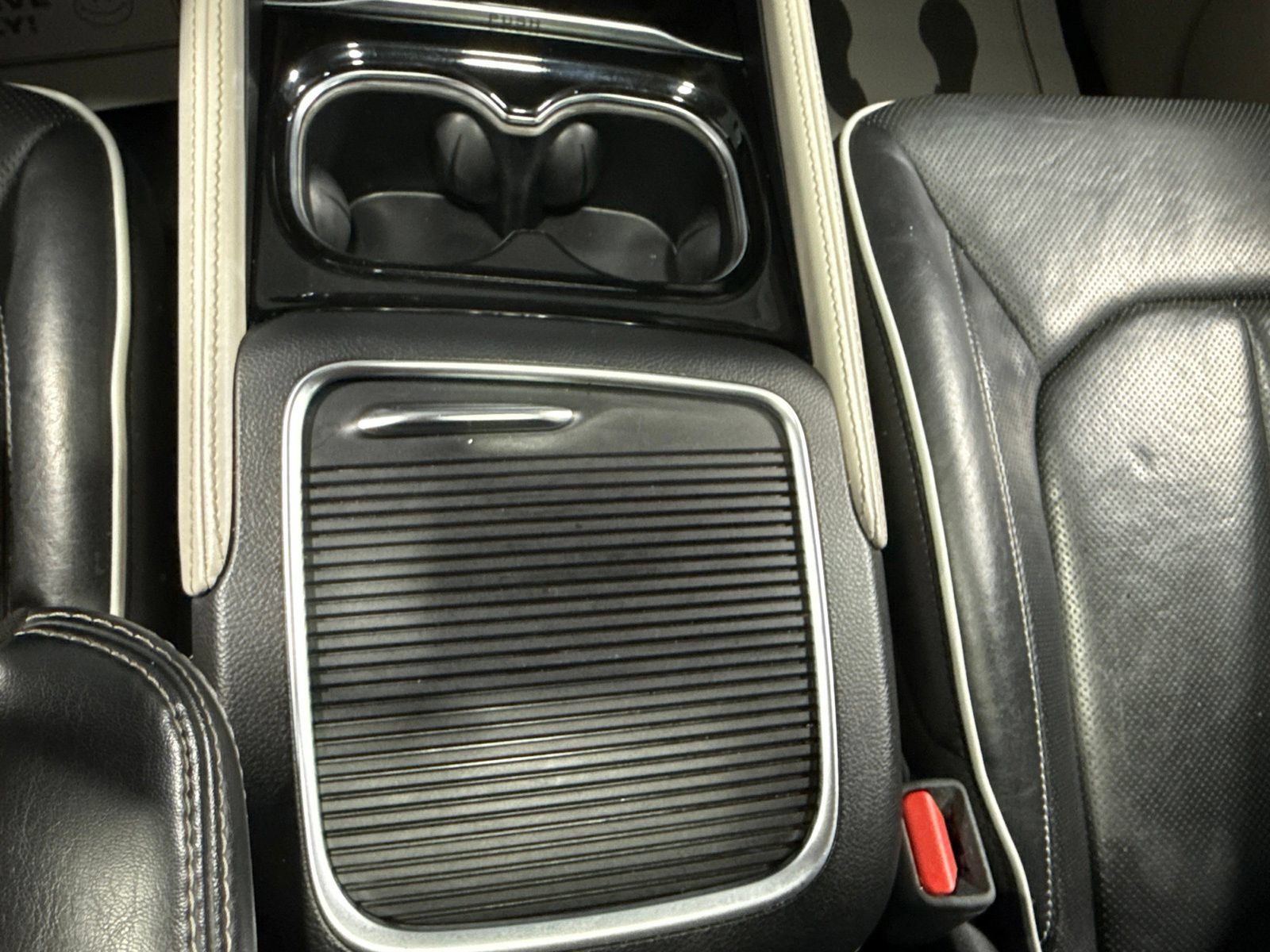 Used 2023 Chrysler Pacifica Limited FWD image 44