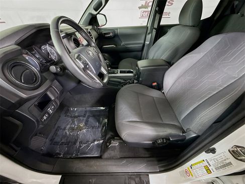 Certified 2019 Toyota Tacoma SR5 image 28