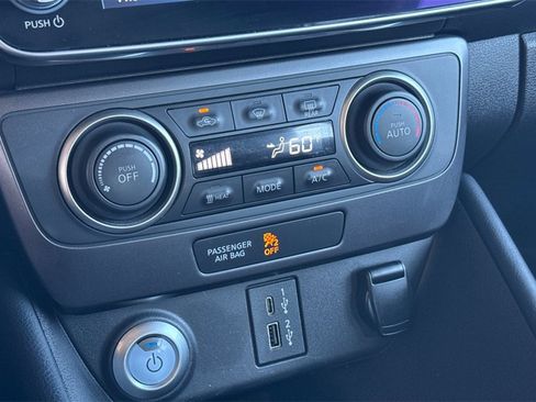 Used 2023 Nissan Leaf S image 19