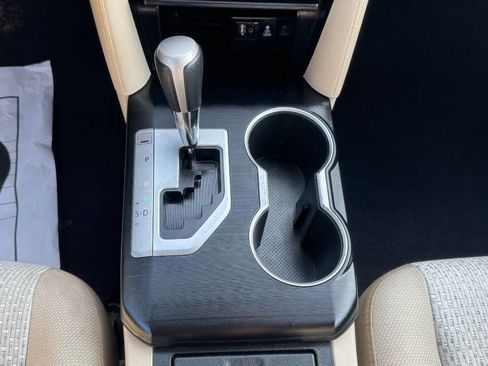 Used 2012 Toyota Camry LE FWD image 12