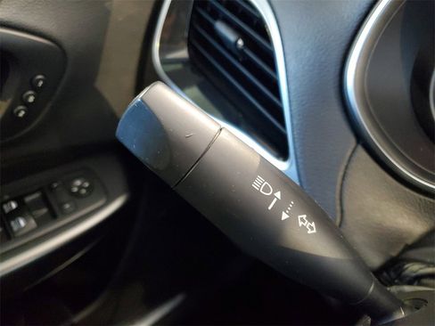 Used 2019 Jeep Cherokee Limited w/ Luxury Group image 28