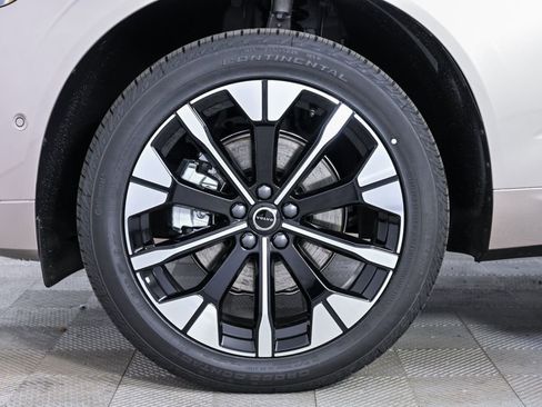 New 2026 Volvo XC60 B5 Plus w/ Climate Package image 38